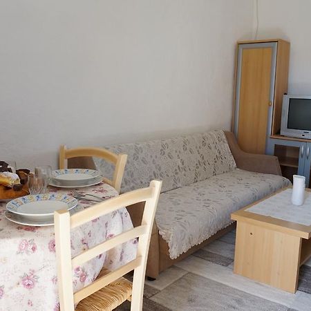 Apartments Red Rose Nin Luaran gambar