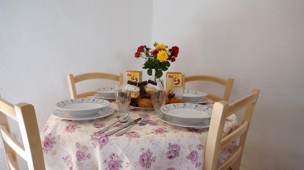 Apartments Red Rose Nin Luaran gambar