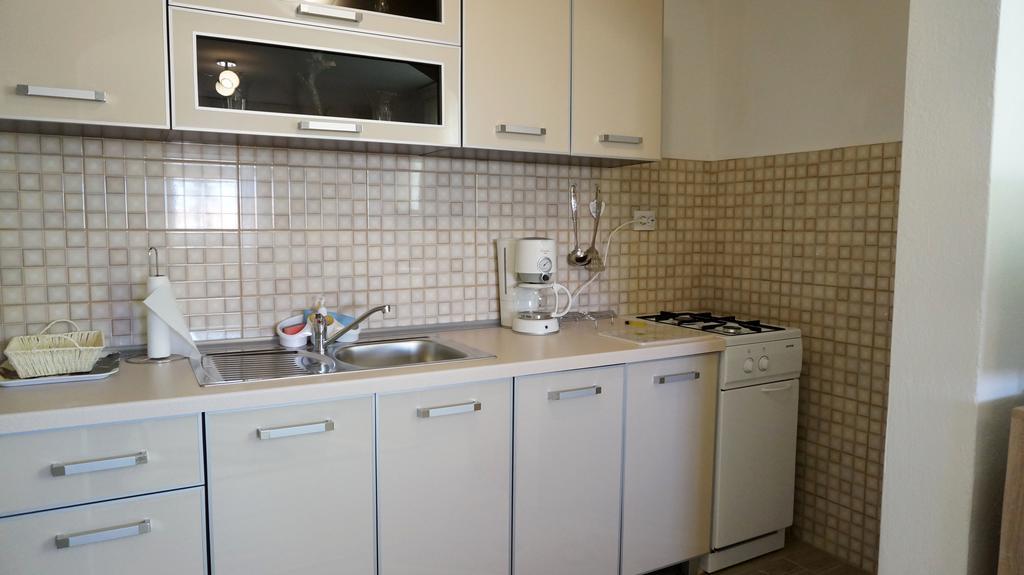 Apartments Red Rose Nin Luaran gambar