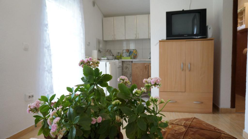 Apartments Red Rose Nin Luaran gambar