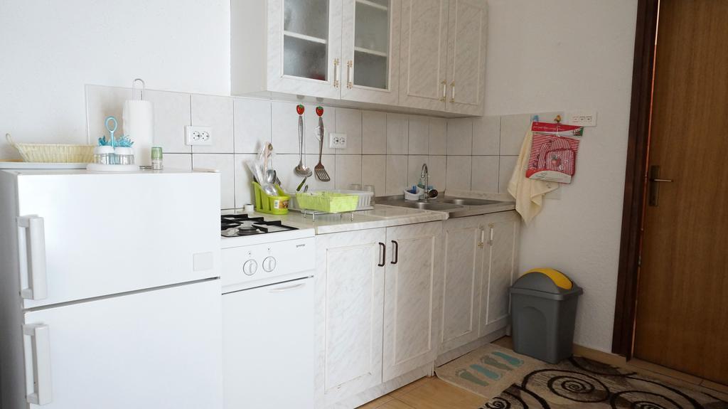 Apartments Red Rose Nin Luaran gambar