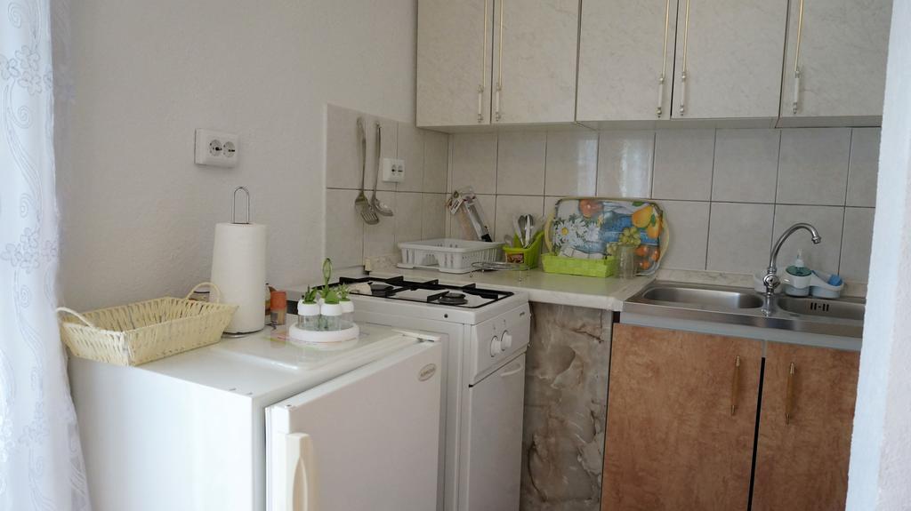 Apartments Red Rose Nin Luaran gambar