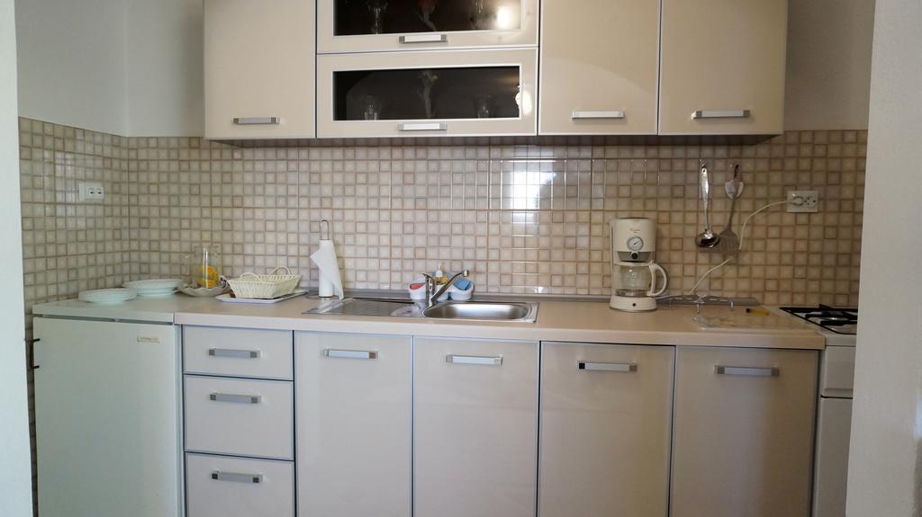 Apartments Red Rose Nin Luaran gambar