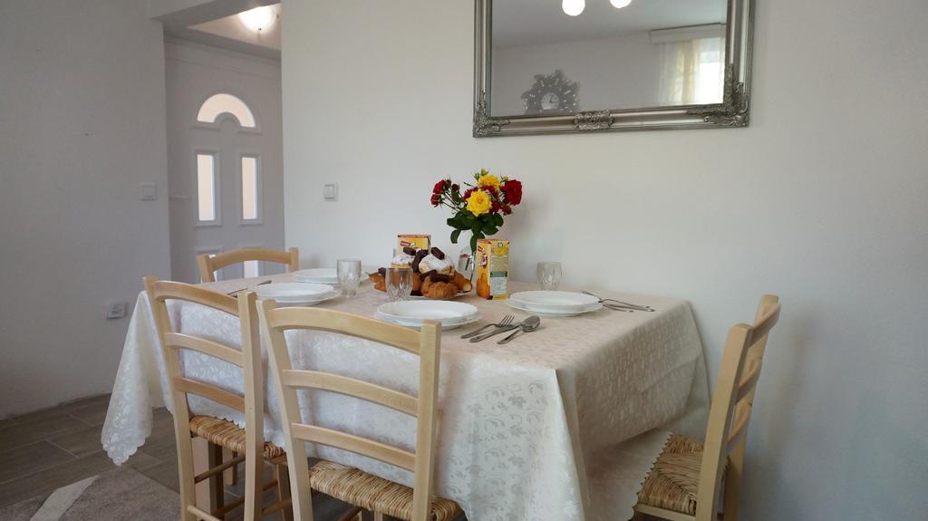 Apartments Red Rose Nin Luaran gambar