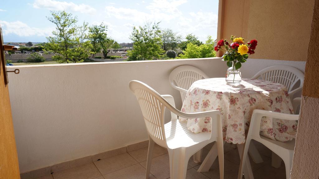 Apartments Red Rose Nin Luaran gambar